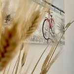 Vittoria Luxury Гостевой дом Вико-Экуенсе