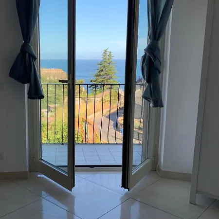 Vittoria Luxury Гостевой дом Вико-Экуенсе